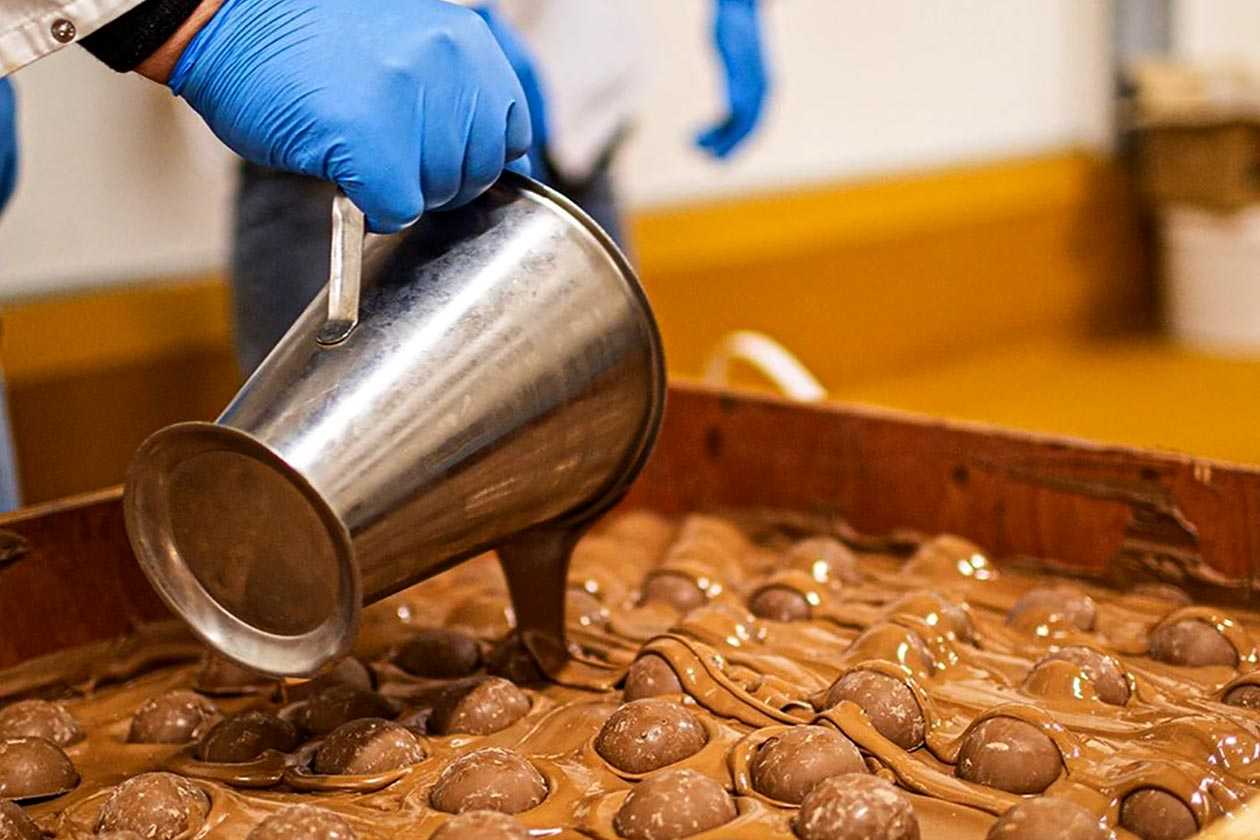 Grenade makes the world's largest protein bar with 80,000g of protein