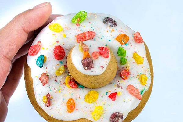 fruity pebbles protein doughnut